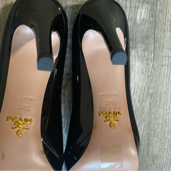 Prada Black Patent Leather Rounded Toe Pumps Size 37 1/2 - Picture 9 of 16
